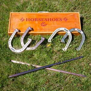 Franklin Vintage Horseshoe Set